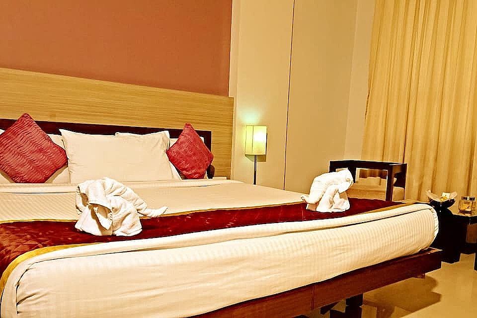 Elegant Club Single Room